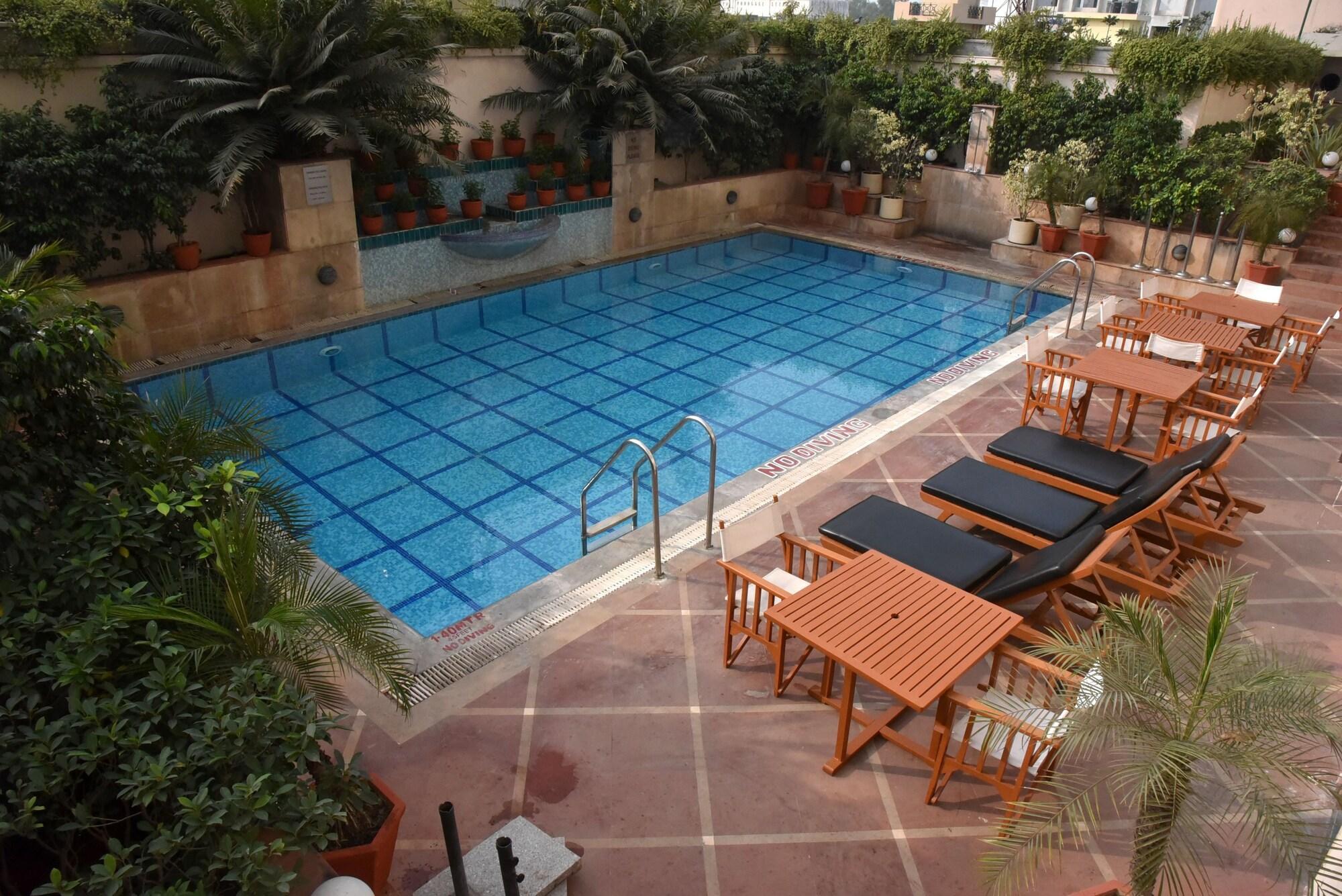 Radisson Hotel Váránaszi Kültér fotó