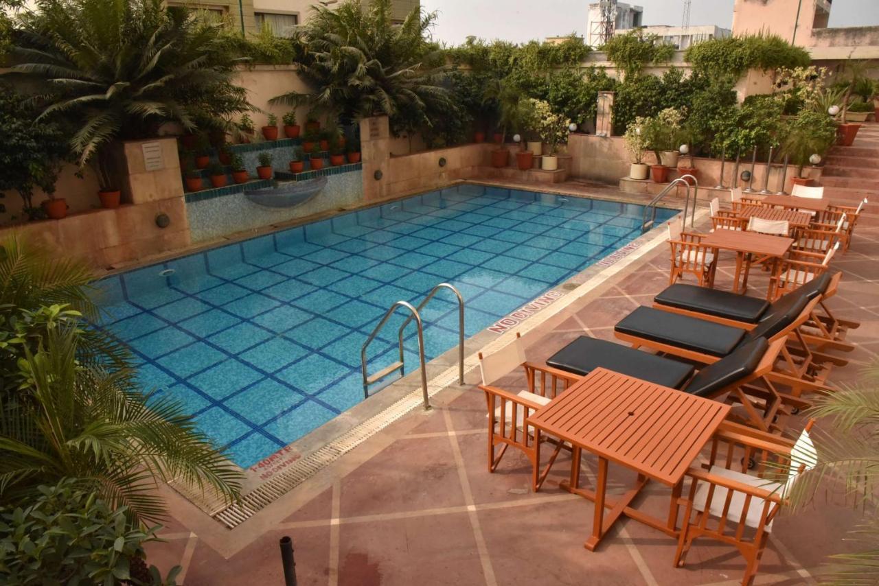 Radisson Hotel Váránaszi Kültér fotó
