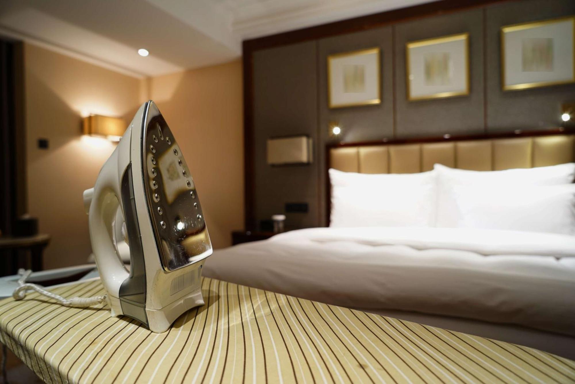 Radisson Hotel Váránaszi Kültér fotó