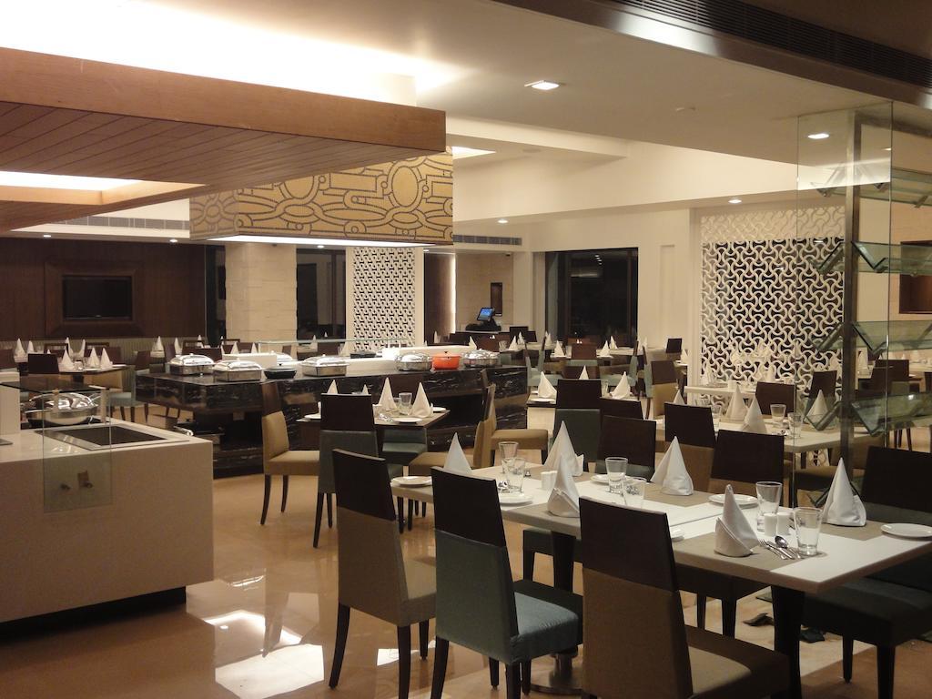 Radisson Hotel Váránaszi Kültér fotó