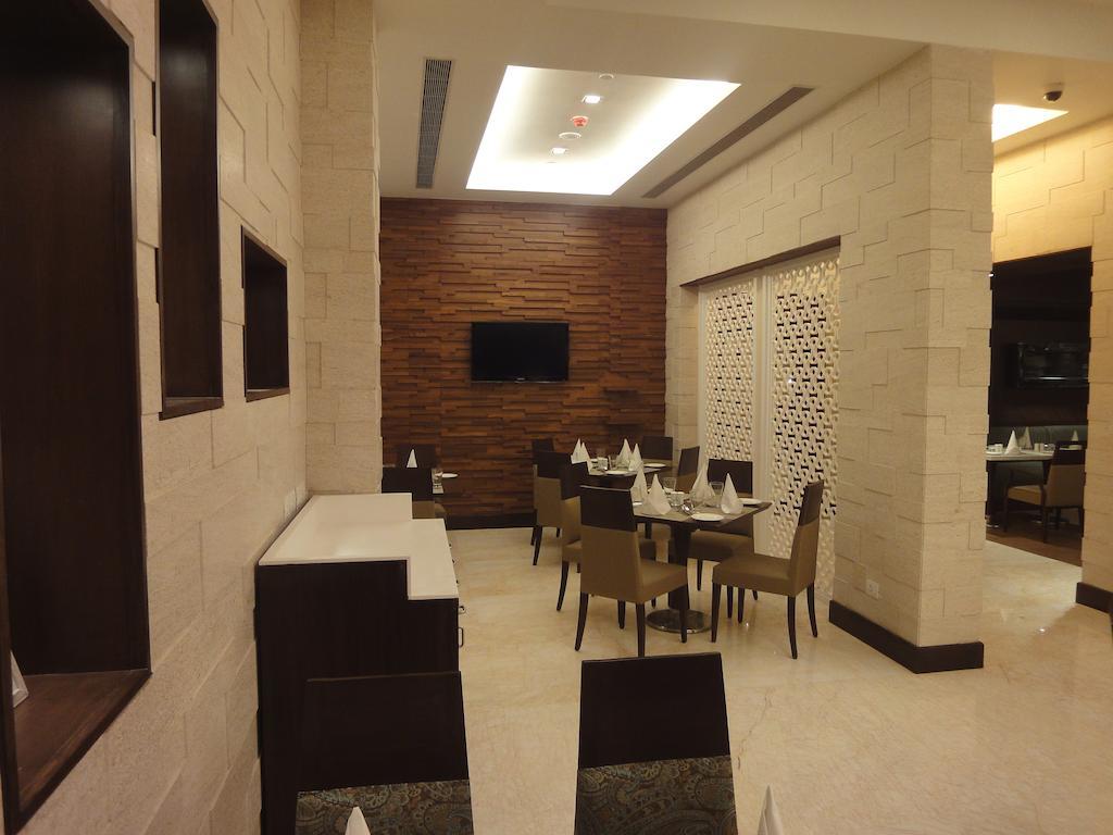 Radisson Hotel Váránaszi Kültér fotó