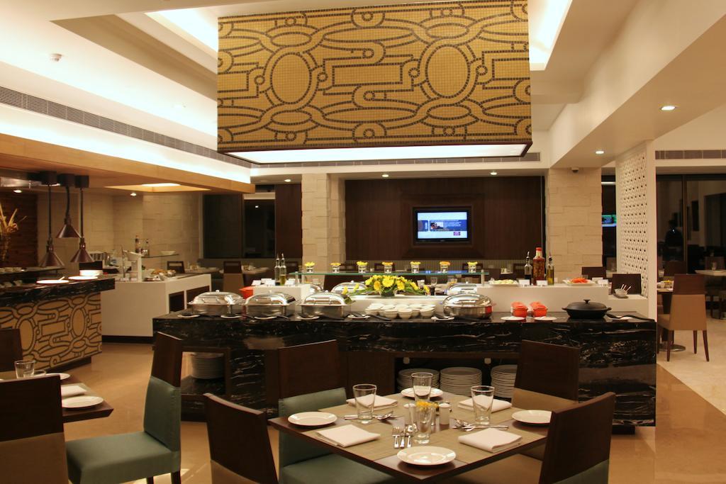 Radisson Hotel Váránaszi Kültér fotó