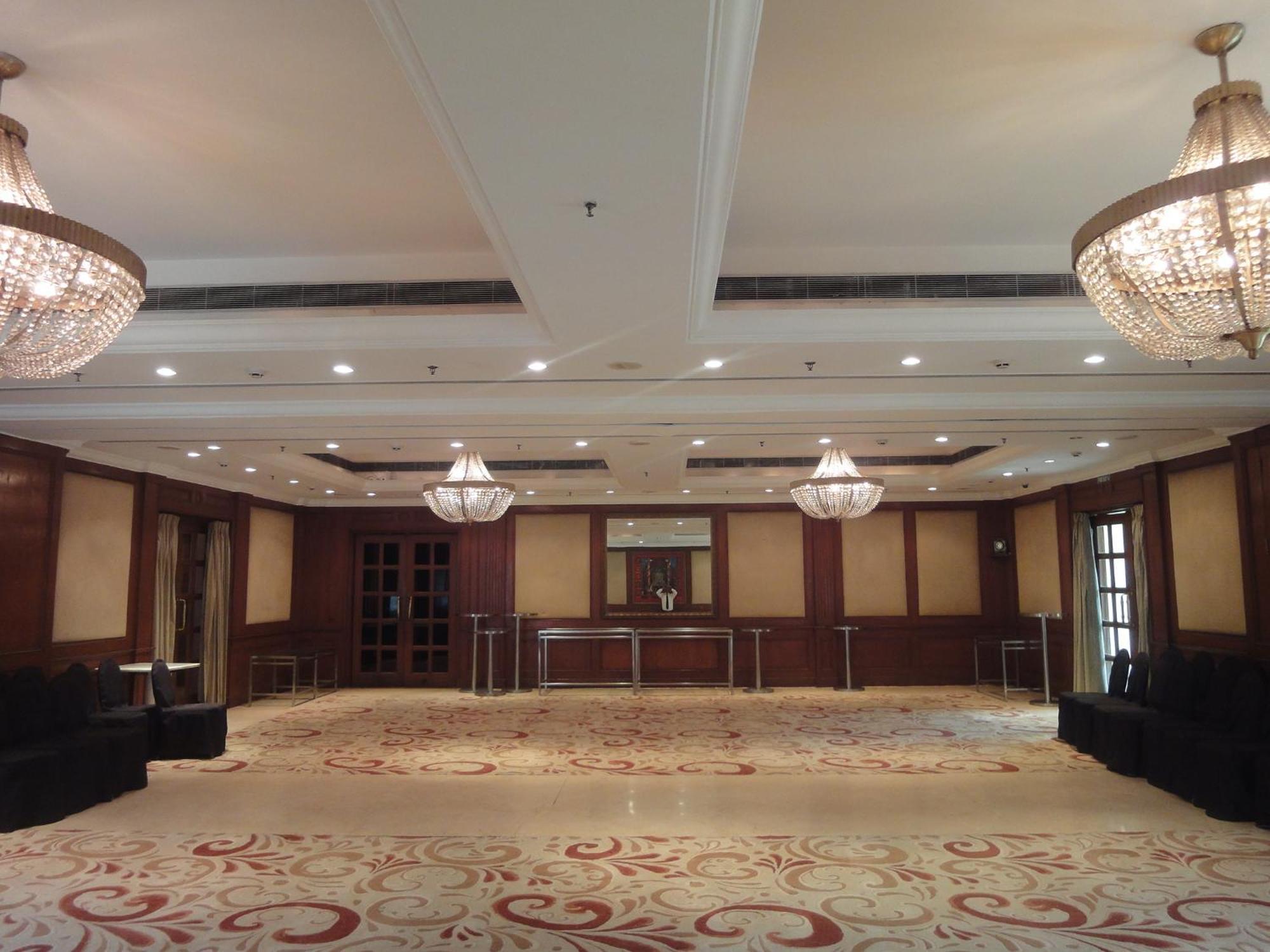 Radisson Hotel Váránaszi Kültér fotó
